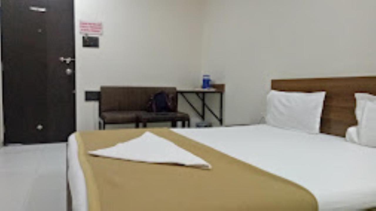 Hotel Avanti, Nashik Bagian luar foto