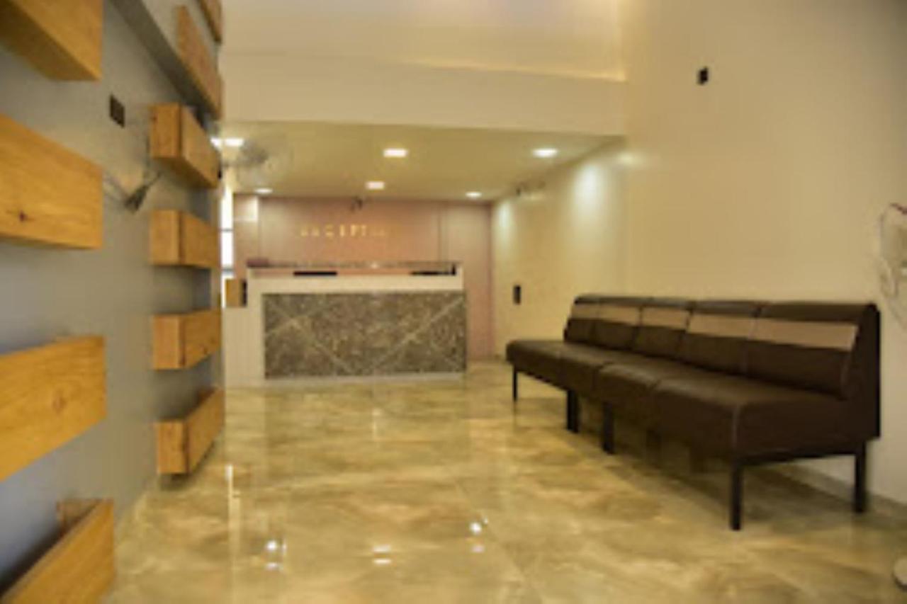 Hotel Avanti, Nashik Bagian luar foto