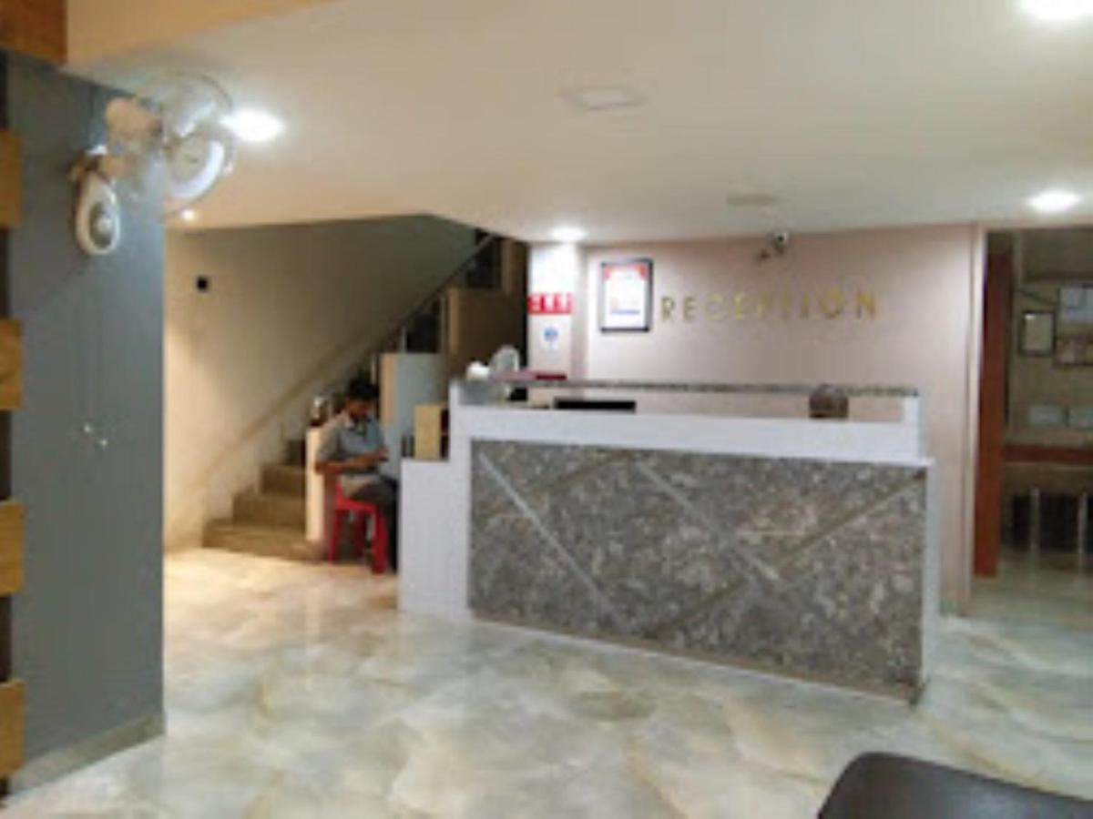 Hotel Avanti, Nashik Bagian luar foto