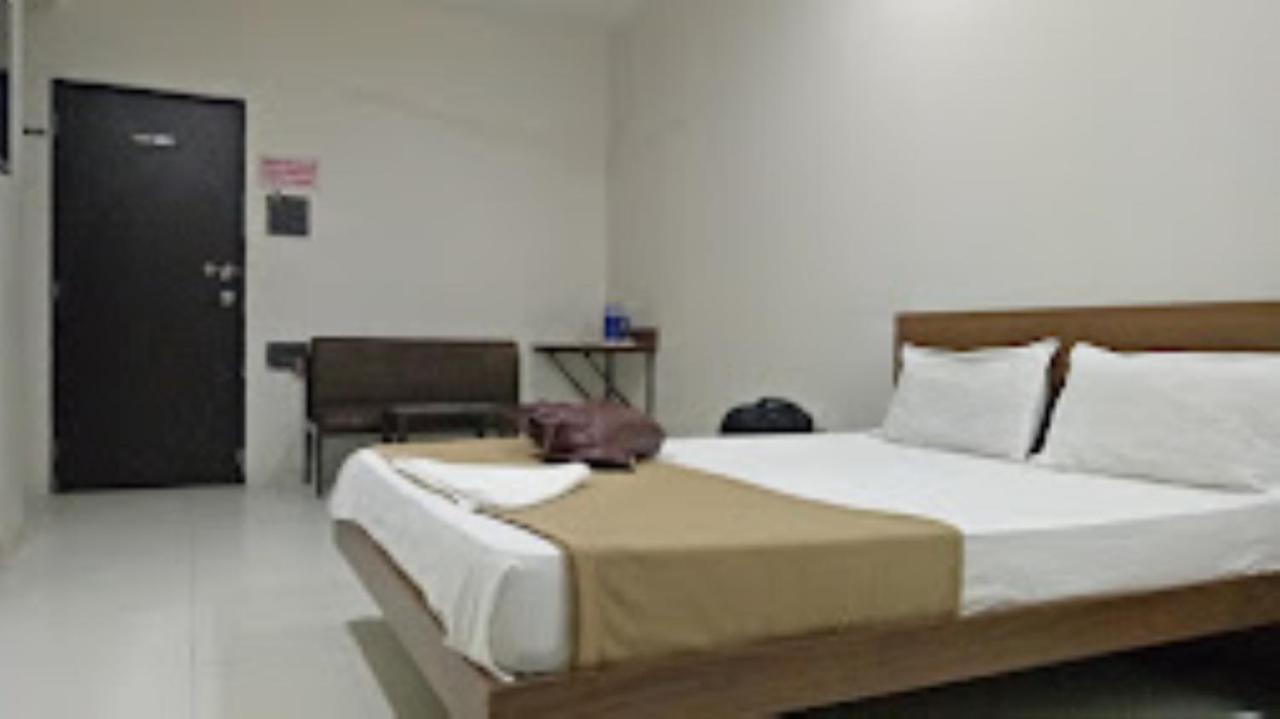 Hotel Avanti, Nashik Bagian luar foto