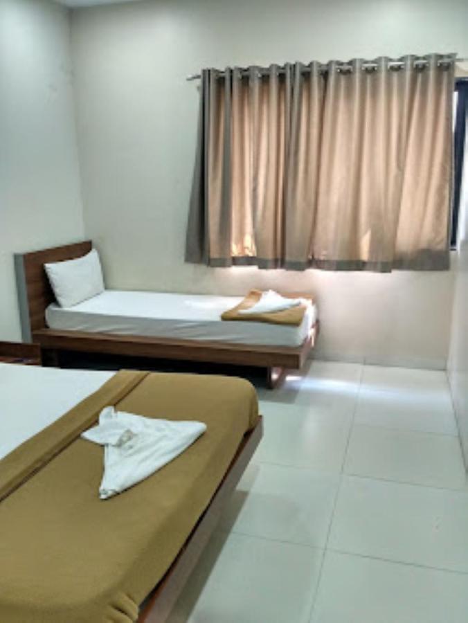 Hotel Avanti, Nashik Bagian luar foto