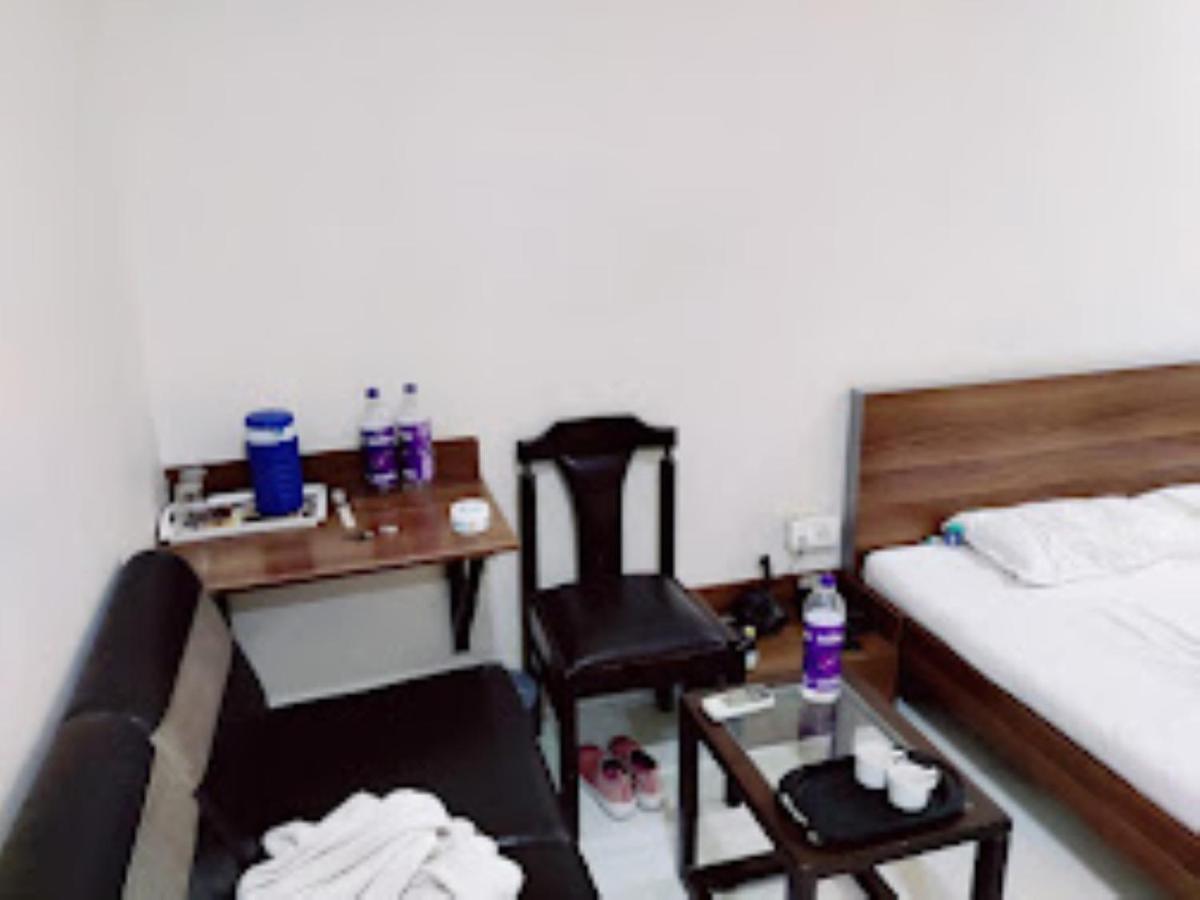 Hotel Avanti, Nashik Bagian luar foto