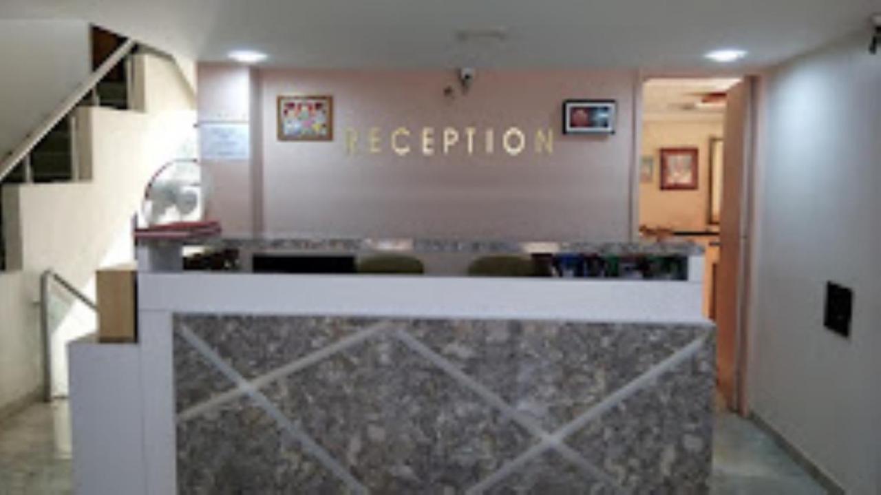 Hotel Avanti, Nashik Bagian luar foto