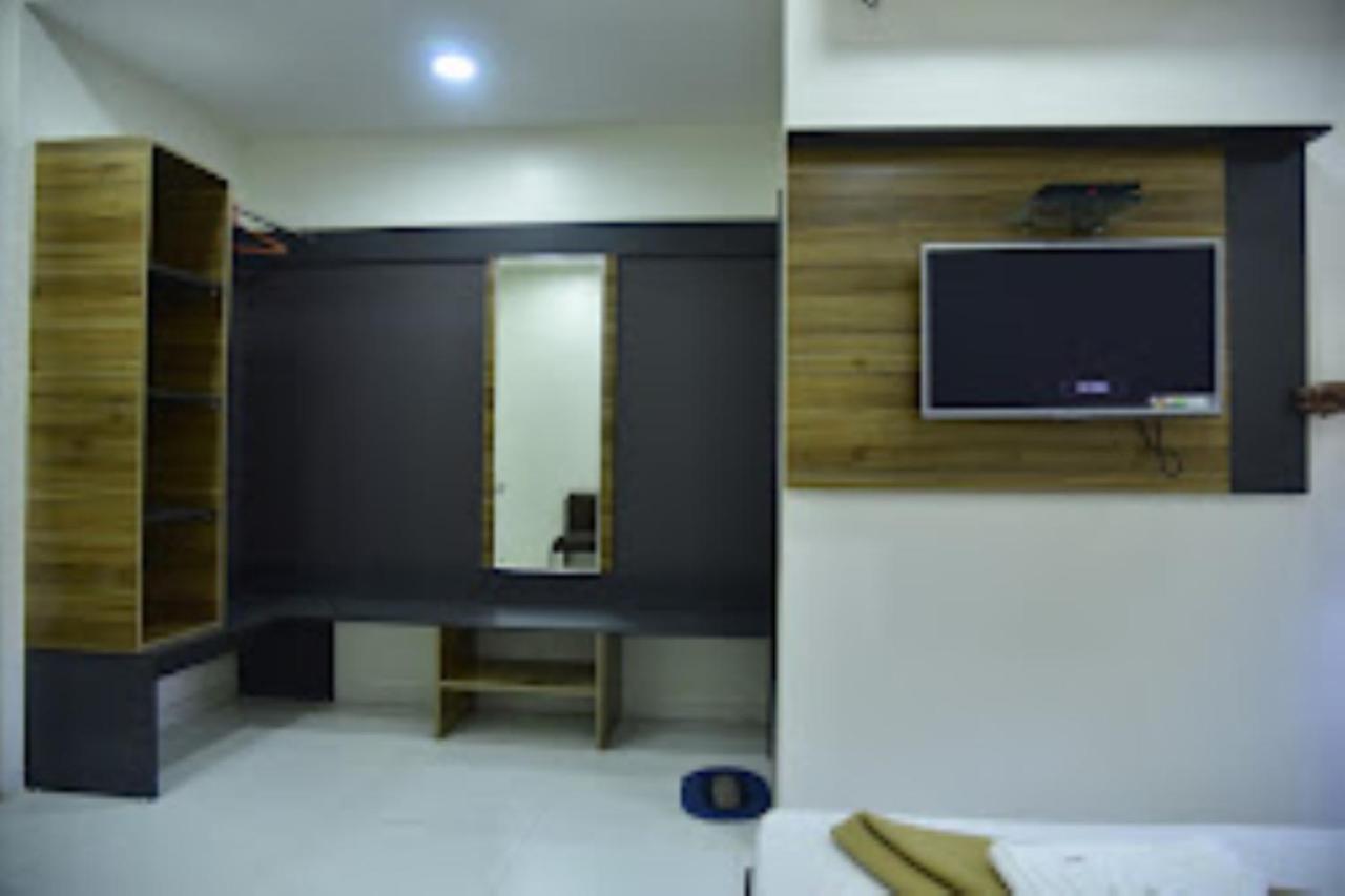 Hotel Avanti, Nashik Bagian luar foto