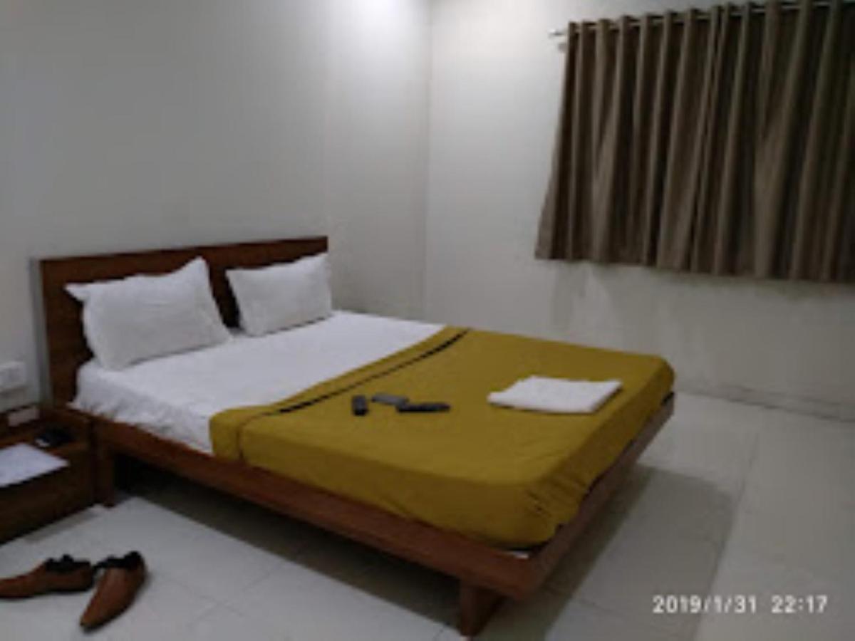Hotel Avanti, Nashik Bagian luar foto
