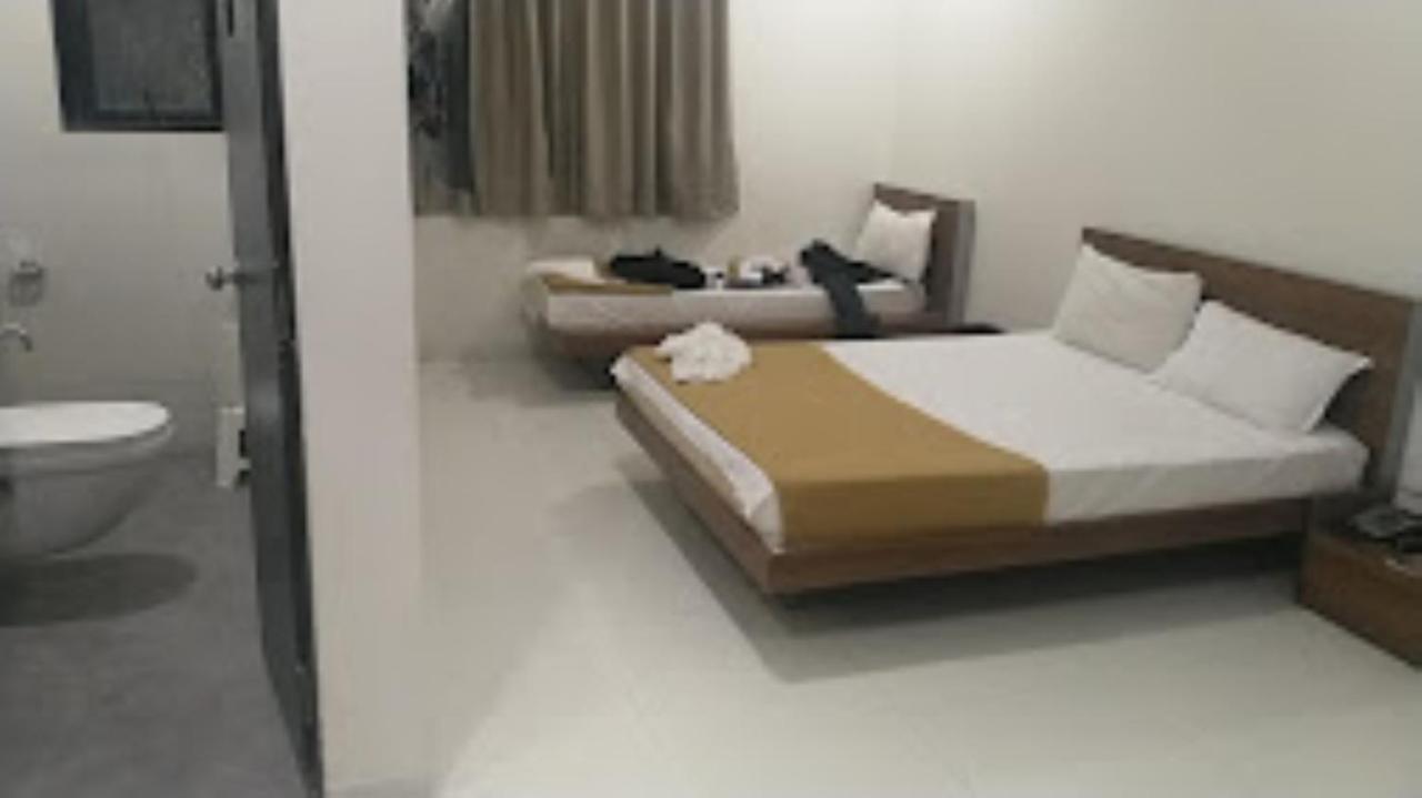 Hotel Avanti, Nashik Bagian luar foto