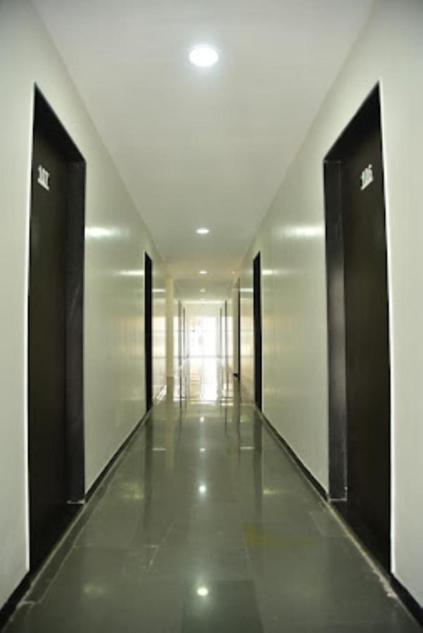 Hotel Avanti, Nashik Bagian luar foto