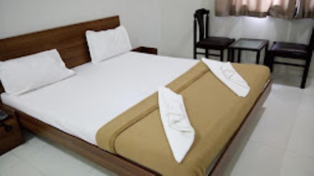 Hotel Avanti, Nashik Bagian luar foto