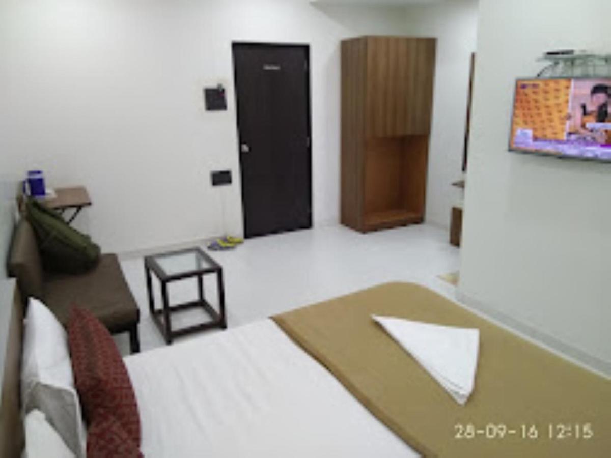 Hotel Avanti, Nashik Bagian luar foto