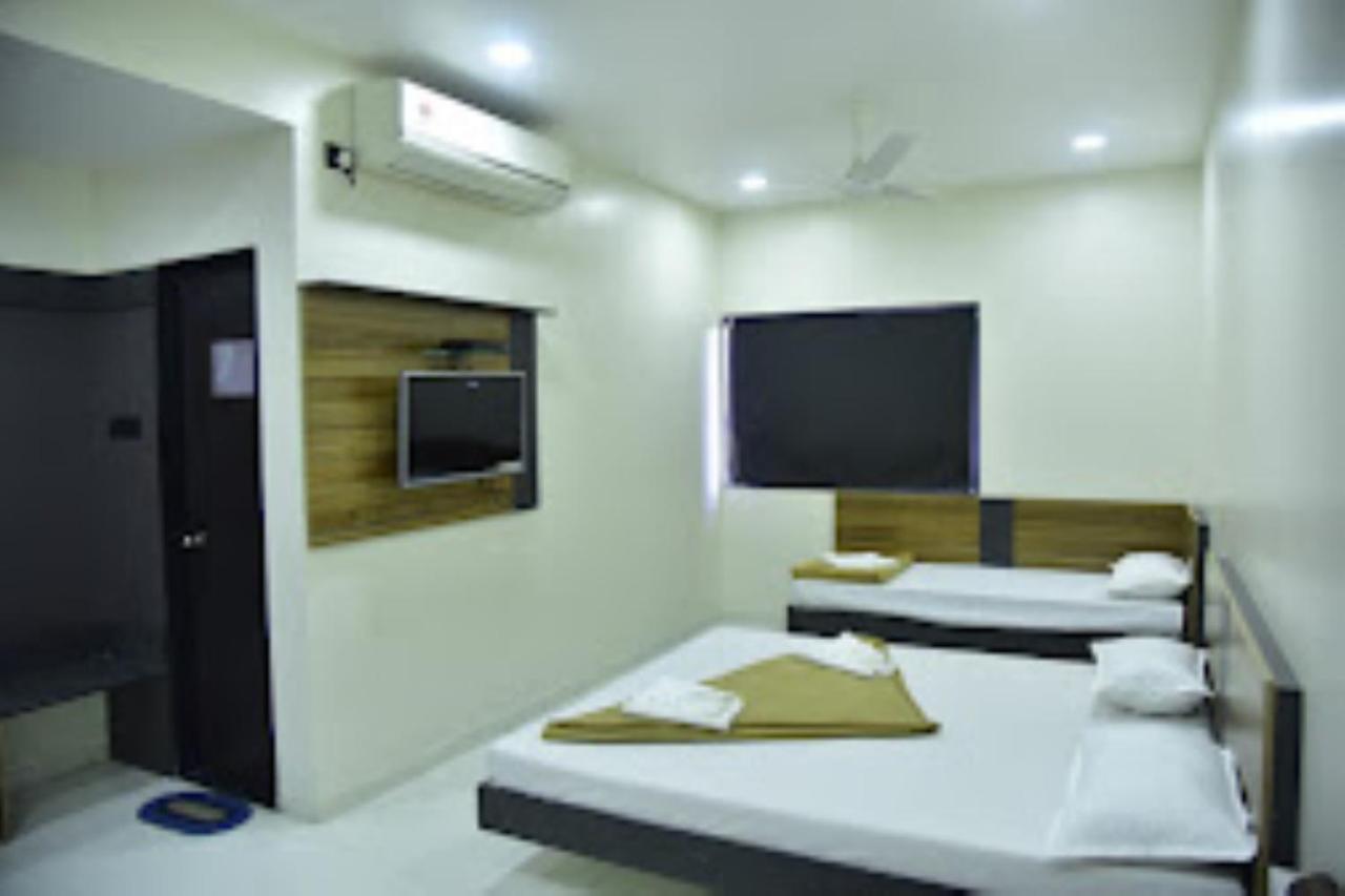 Hotel Avanti, Nashik Bagian luar foto