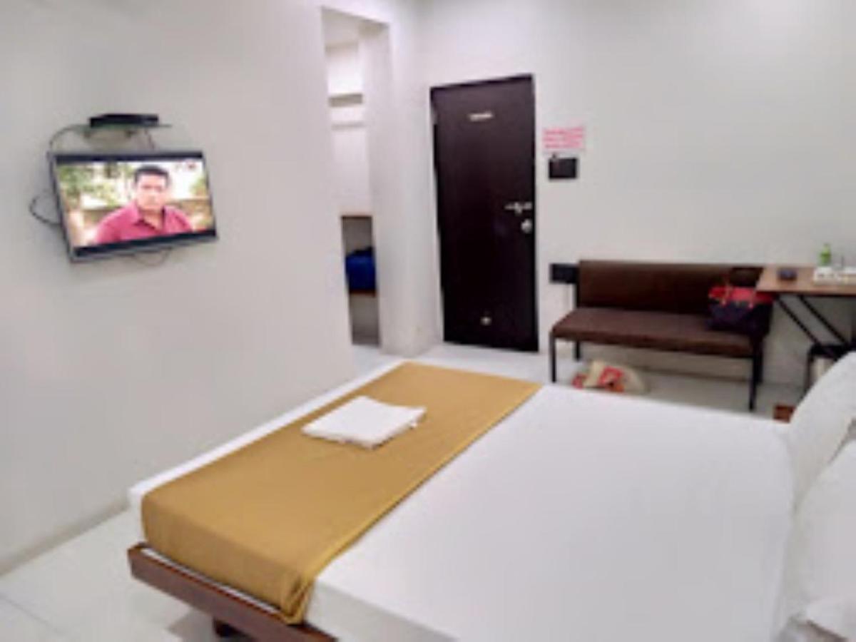 Hotel Avanti, Nashik Bagian luar foto