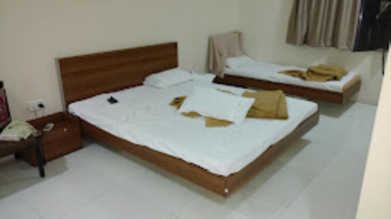 Hotel Avanti, Nashik Bagian luar foto